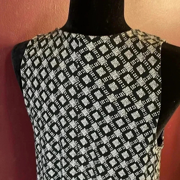 Old Navy Women’s Medium Black & White Sleeveless Stretch Slip On Dress - Picture 6 of 8